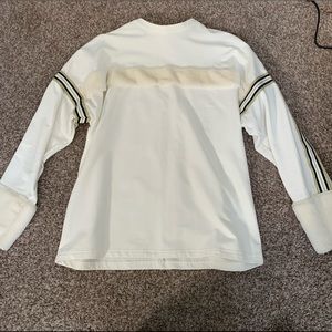 𝚏𝚕𝚞𝚏𝚏𝚢 𝚠𝚑𝚒𝚝𝚎 𝚜𝚠𝚎𝚊𝚝𝚎𝚛♡︎